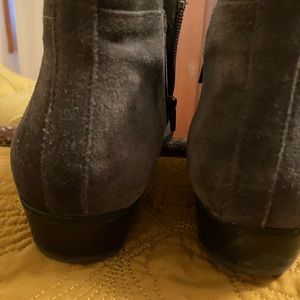 Naturalizer Gray suede bootie size 10W